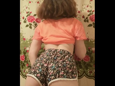 ❤️ סעקסי יונג באַבע סטריפּינג אַוועק איר קורצע הייזלעך אויף אַפּאַראַט ❤️❌ סעקס ווידעא ביי אונדז ﹏