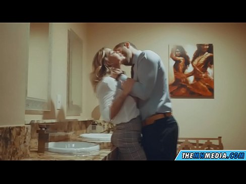❤️ ווען אַ באַסטי בלאָנדע סידוס איר אין אַ ציבור אָפּטריט ❤️❌ סעקס ווידעא ביי אונדז ﹏